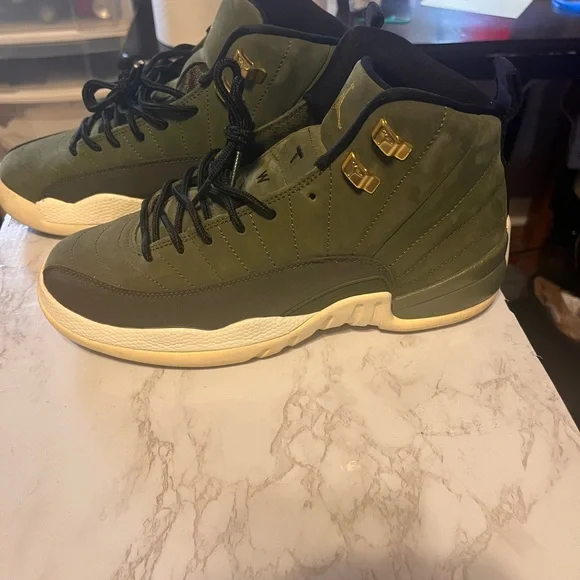 Jordan Men's Olive Sneakers - Picture 2 of 4
